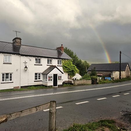 Dinas Castle Inn Brecon Exterior foto